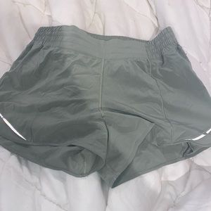 grey-green lululemon HOTTY HOT